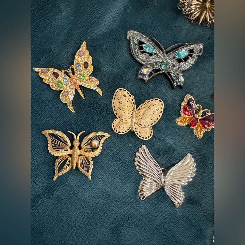 🦋Elegant Butterfly Brooch Set 🦋 - Picture 2 of 5